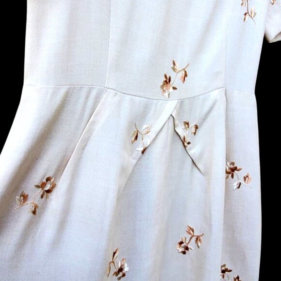 1950s Pin Up Wiggle Dress Size 4 Beige Embroidered Metal Zipper NWOT Deadstock - Picture 4 of 11